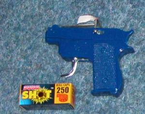Cap gun with 5 rolls of caps